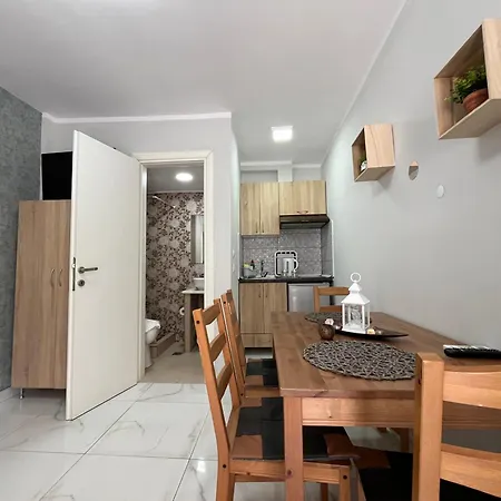 Corner * Peraía